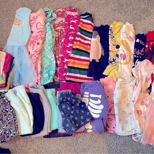 3t girls clothes lot. Over 40 items. Mix of seasons. Smoke free/pet free home.